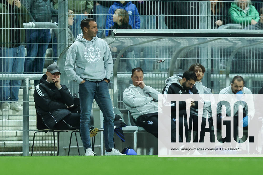 Fussball, FVN Niederrheinpokal Saison 2025 2026 Achtelfinale KFC Uerdingen - MSV Duisburg 15.10.2025, Grotenburg-Stadion Dietmar Hirsch (Cheftrainer, MSV Duisburg) Krefeld Grotenburg-Stadion Nordrhein-Westfalen Deutschland