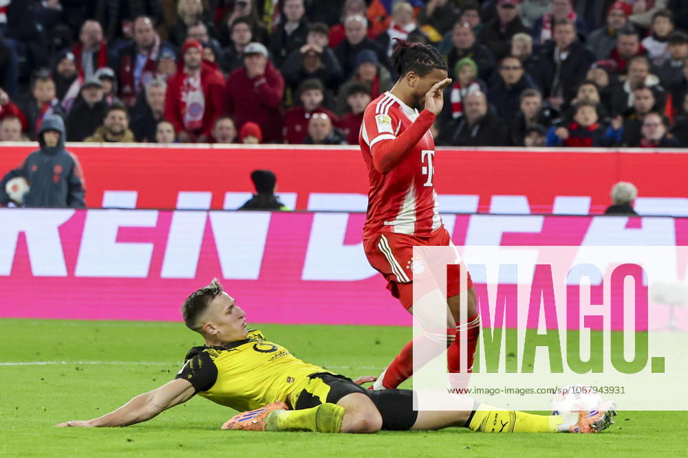 Nico Schlotterbeck (Borussia Dortmund) und Luis Diaz (FC Bayern Muenchen) kaempfen um den Ball, Bundesliga, FC Bayern München v Borussia Dortmund, Allianz Arena am 18. October 2025 in München, Deutschland. (Foto von Marco Steinbrenner DeFodi Images) Nico Schlotterbeck (Borussia Dortmund) und Luis Diaz (FC Bayern Muenchen) battle for the ball, Bundesliga, FC Bayern München v Borussia Dortmund, Allianz Arena, October 18, 2025 in München, Germany. (Photo by Marco Steinbrenner DeFodi Images) DFL regulations prohibit any use of photographs as image sequences and or quasi-video. Nico Schlotterbeck Borussia Dortmund and Luis Diaz FC Bayern Muenchen battle for the ball, Bundesliga, FC Bayern München v Borussia Dortmund, Allianz Arena, October 18, 2025 in Munich, Germany Photo by Marco Steinbrenner DeFodi Images Nico Schlotterbeck Borussia Dortmund and Luis Diaz FC Bayern Muenchen battle for the ball, Bundesliga, FC Bayern München v Borussia Dortmund, Allianz Arena, October 18, 2025 in München, Germany Photo by Marco Steinbrenner DeFodi Images DFL regulations prohibit any use of photographs as image sequences and or quasi video