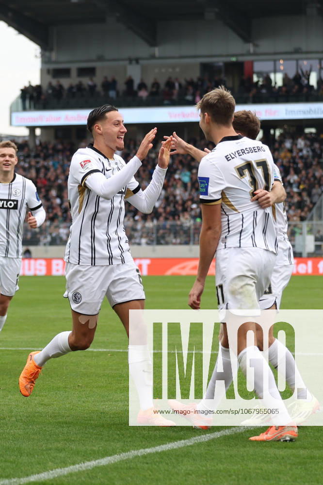 Fussball 2.Bundesliga, SV Elversberg - SpVgg Greuther Fuerth v.l. Torjubel nach dem Tor zum celebrating the goal celebrate 2:0 durch Younes Ebnoutalib (SV 07 Elversberg) Elversberg