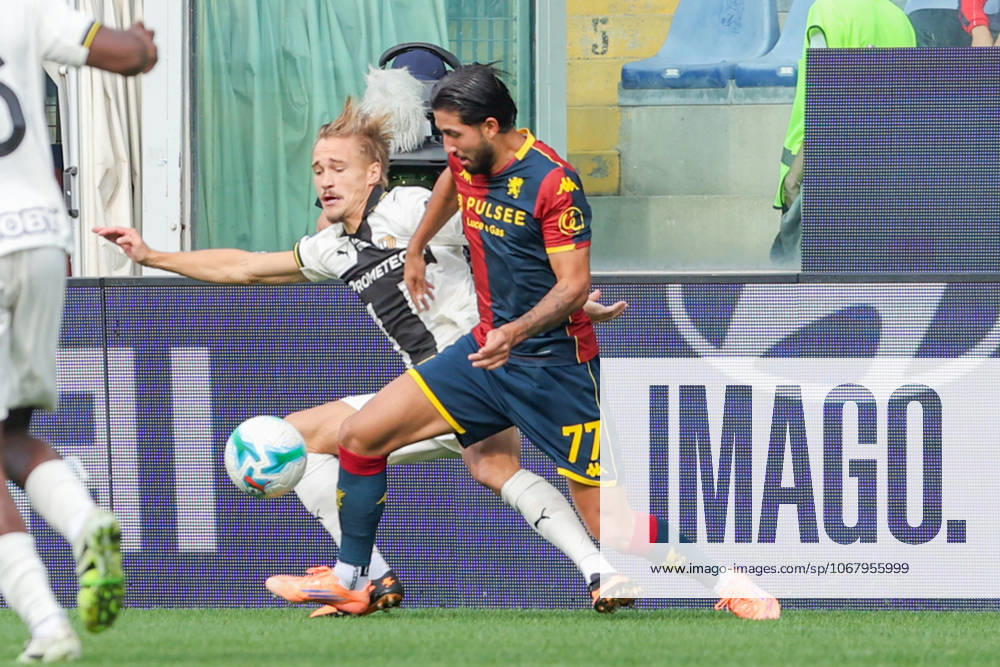 GenoaÕs Mikael Ellertsson fights for the ball during the Serie A soccer match between Genoa and Parma at the Luigi Ferraris Stadium in Genoa, Italy - Sunday, October 19, 2025. - Soccer .