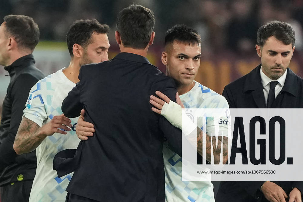 Cristian Chivu, head coach of FC Internazionale, and Lautaro Martinez of FC Internazionale during the Serie A 2025 2026 football match between AS Roma and FC Internazionale at Stadio Olimpico in Rome (Italy), October 18, 2025. antoniettaxbaldassarre