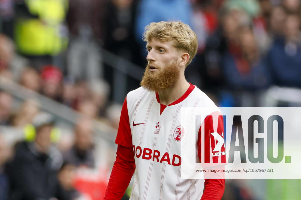Niklas Beste (SC Freiburg, 19) , Deutschland, Fussball, 1. Bundesliga, 7.Spieltag, 2025 2026, SC Freiburg vs. Eintracht Frankfurt, 19.10.2025, Europa-Park Stadion, Freiburg im Breisgau, Deutschland Freiburg im Breisgau Europa-Park Stadion Baden-Württemberg Deutschland