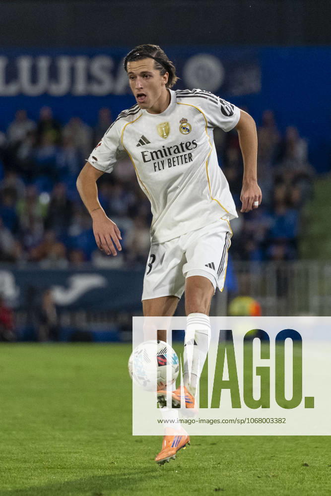ALVARO CARRERAS of Real Madrid CF controls the ball during the match belonging to the 25 26 season of La Liga EA soccer â€oe GETAFE CF vs. REAL MADRID CF †held on October 19, 2025, at the Coliseum Stadiumo, Madrid, Spain. Madrid Spain - ZUMAc312 20251020_zsp_c312_004