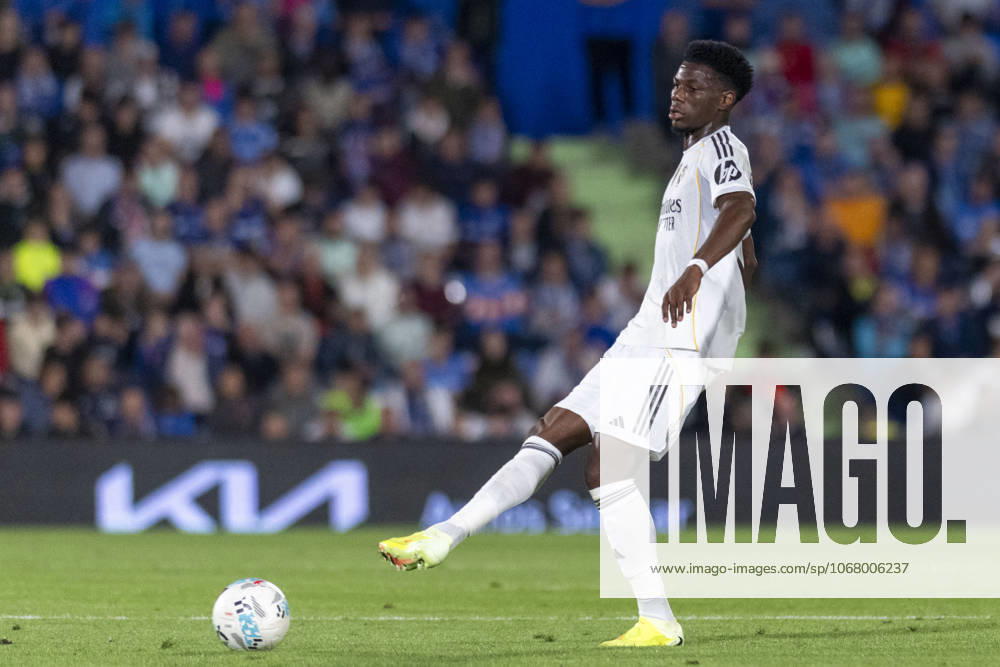 AURELIEN TCHOUAMENI of Real Madrid CF pases the ball during the match belonging to the 25 26 season of La Liga EA soccer â€oe GETAFE CF vs. REAL MADRID CF †held on October 19, 2025, at the Coliseum Stadiumo, Madrid, Spain. Madrid Spain - ZUMAc312 20251020_zsp_c312_114
