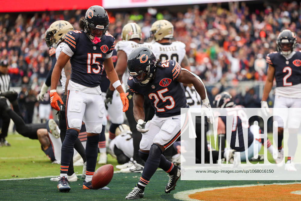 Chicago, Il - Illinois, USA - United States: Chicago Bears running back Kyle Monangai 25 scores a touchdown during the second quarter against the New Orleans Saints on Sunday, Oct. 19, 2025, at Soldier Field in Chicago. Chicago USA - United States - ZUMAm67_ 20251019_zaf_m67_002