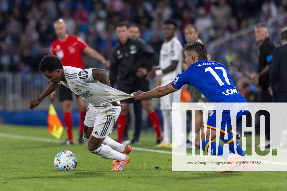 RODRYGO GOES of Real Madrid CF and KIKO FEMENIA of Getafe CF in action during the match belonging to the 25 26 season of La Liga EA soccer â€oe GETAFE CF vs. REAL MADRID CF †held on October 19, 2025, at the Coliseum Stadiumo, Madrid, Spain. Madrid Spain - ZUMAc312 20251020_zsp_c312_158