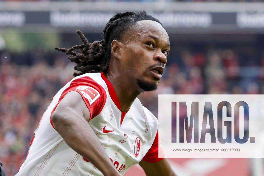 Jordy Makengo (SC Freiburg, 33) , Deutschland, Fussball, 1. Bundesliga, 7.Spieltag, 2025 2026, SC Freiburg vs. Eintracht Frankfurt, 19.10.2025, Europa-Park Stadion, Freiburg im Breisgau, Deutschland Freiburg im Breisgau Europa-Park Stadion Baden-Württemberg Deutschland