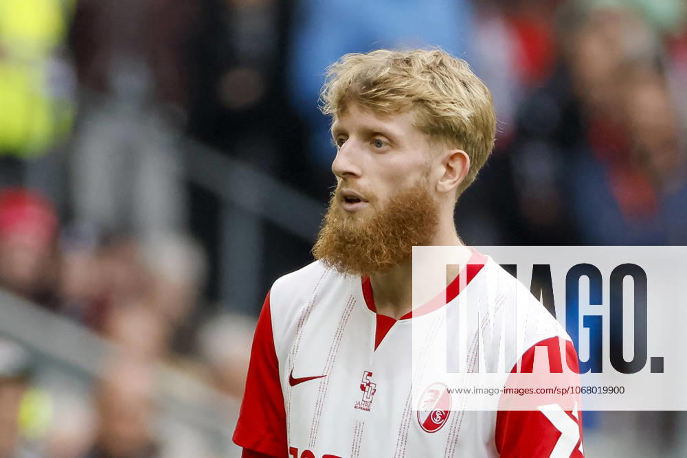 Niklas Beste (SC Freiburg, 19) , Deutschland, Fussball, 1. Bundesliga, 7.Spieltag, 2025 2026, SC Freiburg vs. Eintracht Frankfurt, 19.10.2025, Europa-Park Stadion, Freiburg im Breisgau, Deutschland Freiburg im Breisgau Europa-Park Stadion Baden-Württemberg Deutschland