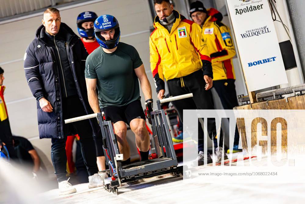 GER, Bob Bobsport, Saison 25 26, Maenner, Zentrale Leistungspruefung im Bobsport Anschubtest Traditionell haben sich die besten deutschen Piloten im Bobsport gemeinsam mit ihren Anschiebern in Oberhof zum Kräftemessen getroffen. 98559 Oberhof LOTTO Thüringen EISARENA Oberho Thüringen Deutschland