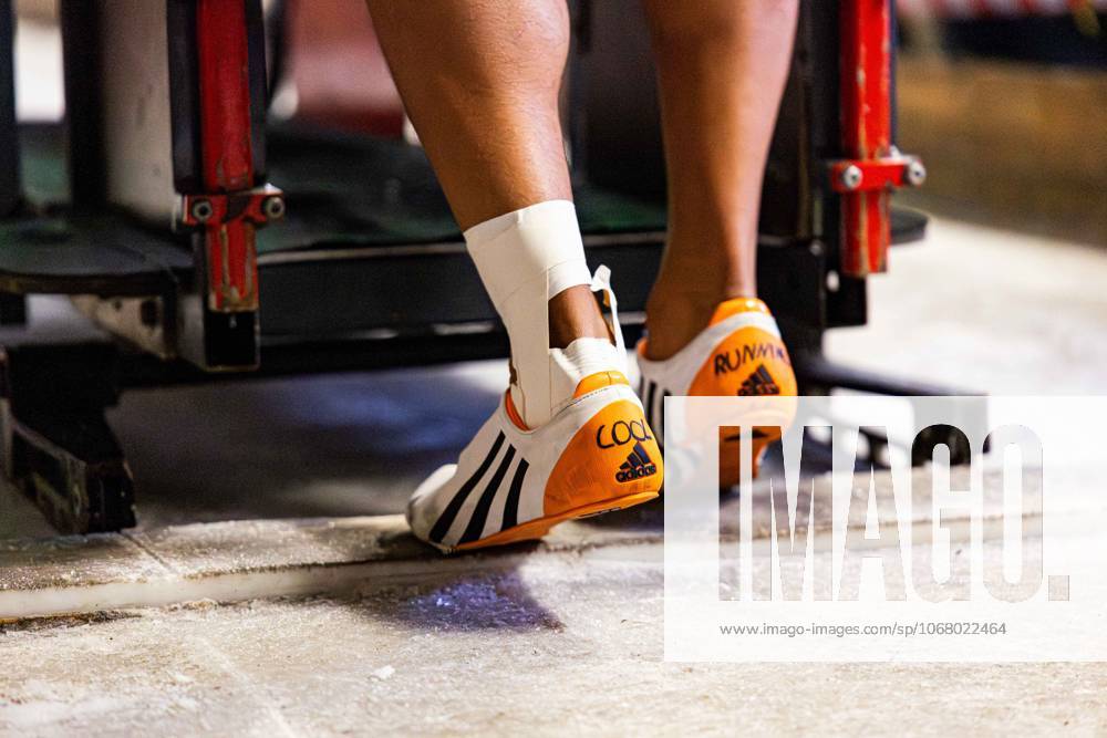 GER, Bob Bobsport, Saison 25 26, Maenner, Zentrale Leistungspruefung im Bobsport Anschubtest Symbolbild Feature Spike Spikeschuhe Traditionell haben sich die besten deutschen Piloten im Bobsport gemeinsam mit ihren Anschiebern in Oberhof zum Kräftemessen getroffen. 98559 Oberhof LOTTO Thüringen EISARENA Oberho Thüringen Deutschland
