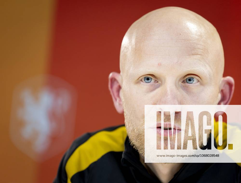ZEIST - National coach Arjan Veurink during a press conference, PK, Pressekonferenz for the Dutch women s national team, Nationalteam The Dutch women are preparing for the friendly against Poland. ANP KOEN VAN WEEL ANPxSportx IVx 539789608 originalFilename: 539789608