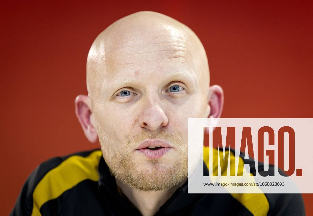 ZEIST - National coach Arjan Veurink during a press conference, PK, Pressekonferenz for the Dutch women s national team, Nationalteam The Dutch women are preparing for the friendly against Poland. ANP KOEN VAN WEEL ANPxSportx IVx 539789622 originalFilename: 539789622