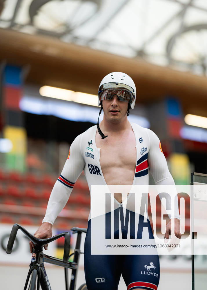 2025 Tissot UCI Track World Championships Picture by Alex Whitehead SWpix.com - 20 10 2025 - Cycling - 2025 Tissot UCI Track World Championships - Velodromo Penalolà n, Santiago, Chile - Training - Matthew Richardson of Great Britain. Santiago Velodromo Parque Penalolà n Chile