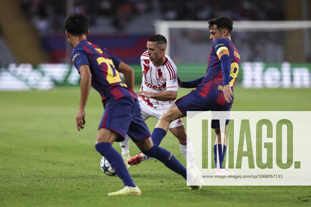 Daniel Podence of Olympiacos FC and Pedri of FC Barcelona, Barca in action during the UEFA Champions League 2025 26 League Phase MD3 match between FC Barcelona and Olympiacos FC at Estadi Olimpic Lluis Companys on October 21, 2025 in Barcelona, Spain. Barcelona SPAIN - ZUMAa181 20251021_zaa_a181_192