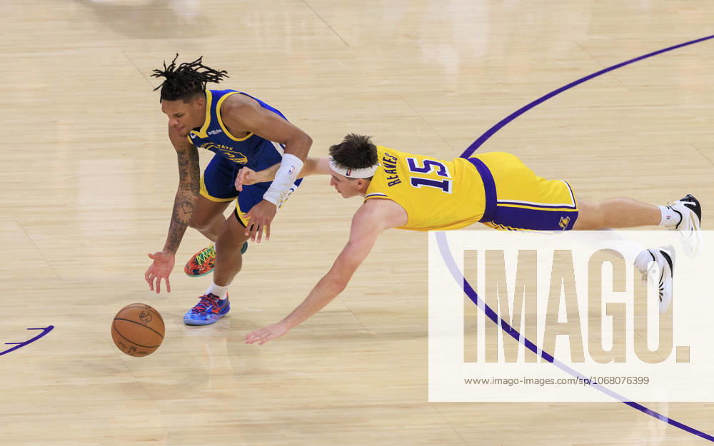 Austin Reaves 15 of the Los Angeles Lakers loses the ball to Will Richard 3 of the Golden State Warriors during their regular season NBA, Basketball Herren, USA game on Tuesday October 21, 2025 at Crypto.com Arena in Los Angeles, California. JAVIER ROJAS PI Los Angeles USA - ZUMAp124 20251021_zaa_p124_044