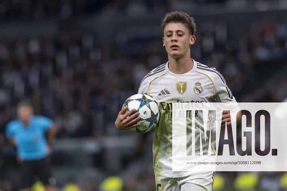 ARDA GULER of Real Madrid CF in action during the match on the third day of the group stage of the 2025 26 UEFA Champions League between REAL MADRID C.F. vs JUVENTUS DE TURIN, played at the Santiago Bernabeu Stadium on October 22, 2025, in Madrid, Spain. Madrid Spain - ZUMAc312 20251023_zsp_c312_119