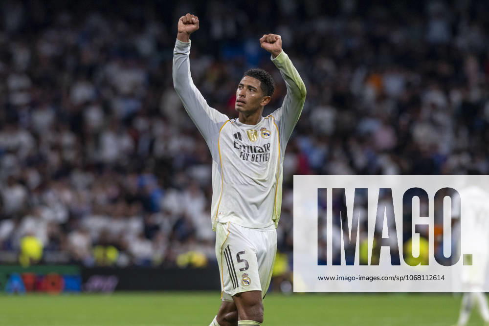 JUDE BELLINGHAM of Real Madrid CF celebrates the victory during the match on the third day of the group stage of the 2025 26 UEFA Champions League between REAL MADRID C.F. vs JUVENTUS DE TURIN, played at the Santiago Bernabeu Stadium on October 22, 2025, in Madrid, Spain. Madrid Spain - ZUMAc312 20251023_zsp_c312_168
