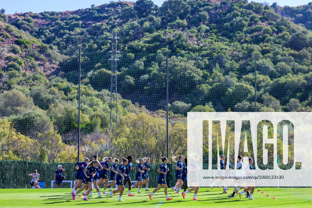 Players of the Swedish women s national football team at a training session on October 23, 2025 in Benahavis. Photo: Ludvig Thunman BILDBYRAN kod LT LT0734 fotboll football soccer fotball träning practice training sverige sweden dam bbeng