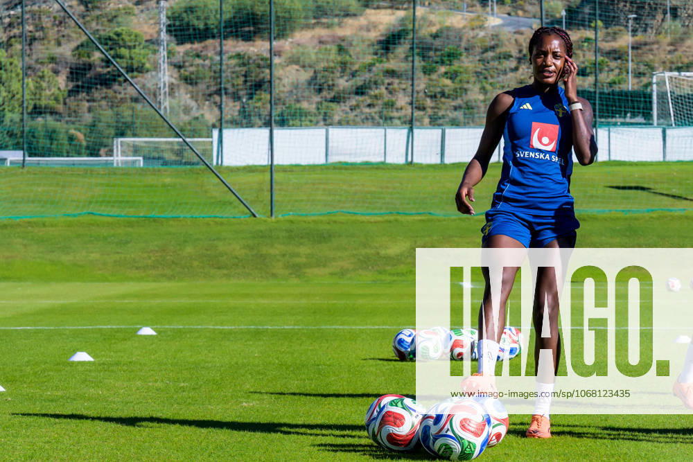 Evelyn Ijeh of the Swedish women s national football team at a training session on October 23, 2025 in Benahavis. Photo: Ludvig Thunman BILDBYRAN kod LT LT0734 fotboll football soccer fotball träning practice training sverige sweden dam bbeng