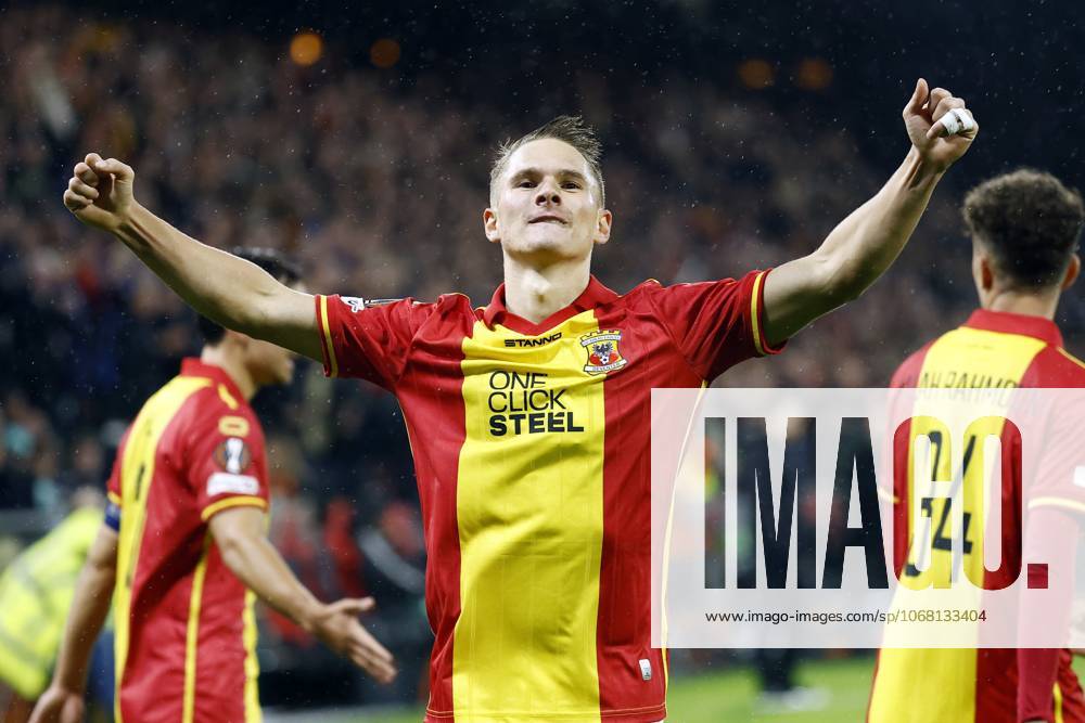 DEVENTER - Mathis Suray of Go Ahead Eagles celebrates the 1-1 draw during the UEFA Europa League match between Go Ahead Eagles and Aston Villa FC at De Adelaarshorst on October 23, 2025, in Deventer, Netherlands. ANP VINCENT JANNINK UEFA Europa League 2025-2026 ANPxSportx IVx 540074840 originalFilename: 540074840