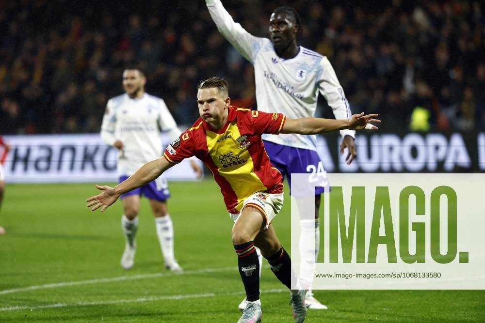DEVENTER - Mathis Suray of Go Ahead Eagles celebrates the 1-1 draw during the UEFA Europa League match between Go Ahead Eagles and Aston Villa FC at De Adelaarshorst on October 23, 2025, in Deventer, Netherlands. ANP VINCENT JANNINK UEFA Europa League 2025-2026 ANPxSportx IVx 540075028 originalFilename: 540075028