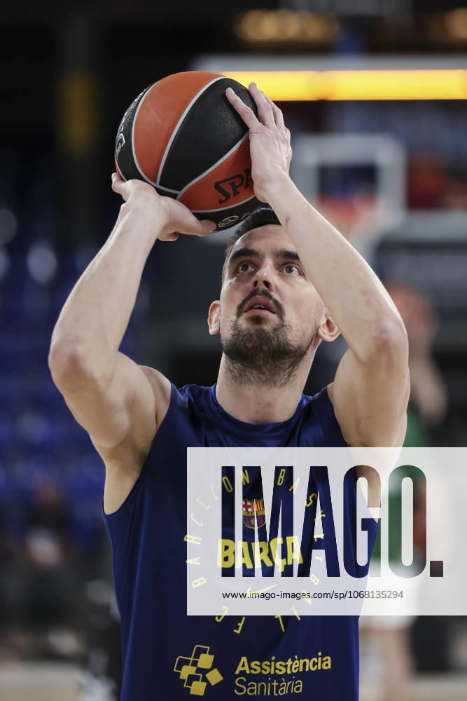 Tomas Satoransky of FC Barcelona, Barca warms up during the Turkish Airlines Euroleague 2025 26 League Phase MD6 match played between FC Barcelona and Zalgiris Kaunas at Palau Blaugrana on October 23, 2025 in Barcelona, Spain. Barcelona Spain - ZUMAa181 20251023_zaa_a181_063