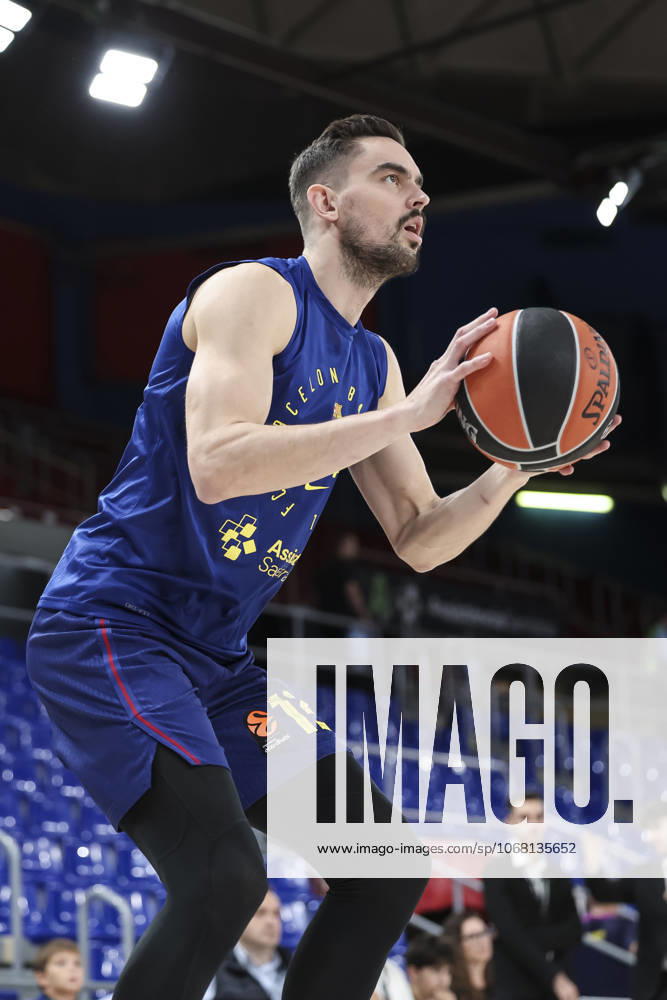 Tomas Satoransky of FC Barcelona, Barca warms up during the Turkish Airlines Euroleague 2025 26 League Phase MD6 match played between FC Barcelona and Zalgiris Kaunas at Palau Blaugrana on October 23, 2025 in Barcelona, Spain. Barcelona Spain - ZUMAa181 20251023_zaa_a181_081