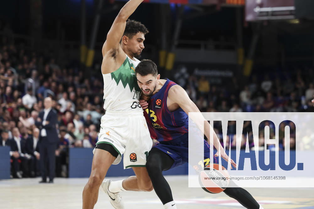 Tomas Satoransky of FC Barcelona, Barca and Maodo Lo of Zalgiris Kaunas in action during the Turkish Airlines Euroleague 2025 26 League Phase MD6 match played between FC Barcelona and Zalgiris Kaunas at Palau Blaugrana on October 23, 2025 in Barcelona, Spain. Barcelona Spain - ZUMAa181 20251023_zaa_a181_135