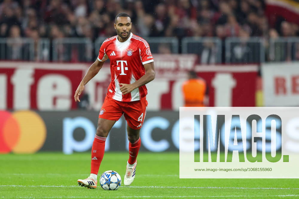 Jonathan Tah (FC Bayern Muenchen, 04) mit Ball, GER, FC Bayern Muenchen vs. Club Bruegge, Fussball, UEFA Champions League, Liga-Phase, 3. Spieltag, Saison 2025 2026, 22.10.2025, GER, FC Bayern Muenchen vs. Club Bruegge, Fussball, UEFA Champions League, Liga-Phase, 3. Spieltag, Saison 2025 2026, 22.10.2025 Muenchen