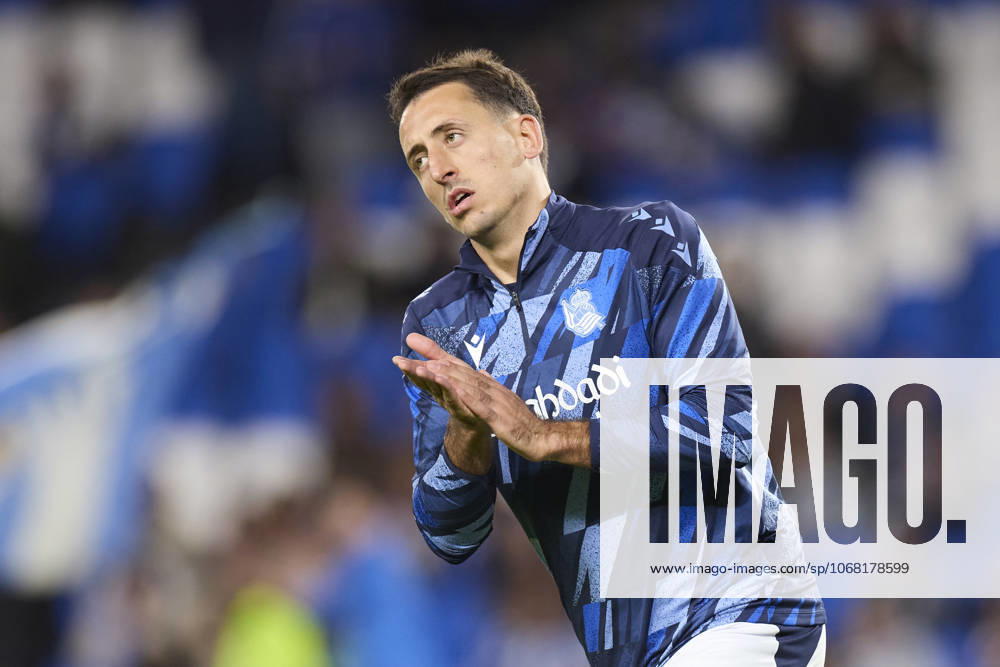 Mikel Oyarzabal of Real Sociedad reacts prior to the LaLiga EA Sports match between Real Sociedad and Sevilla FC at Anoeta on October 24, 2025, in San Sebastian, Spain. San Sebastian SPAIN - ZUMAa181 20251024_zaa_a181_034