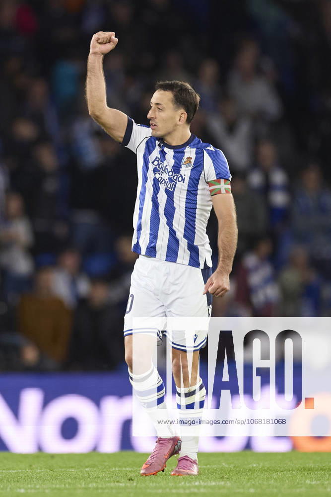 Mikel Oyarzabal of Real Sociedad celebrates after scoring the team s second goal during the LaLiga EA Sports match between Real Sociedad and Sevilla FC at Anoeta on October 24, 2025, in San Sebastian, Spain. San Sebastian SPAIN - ZUMAa181 20251024_zaa_a181_065