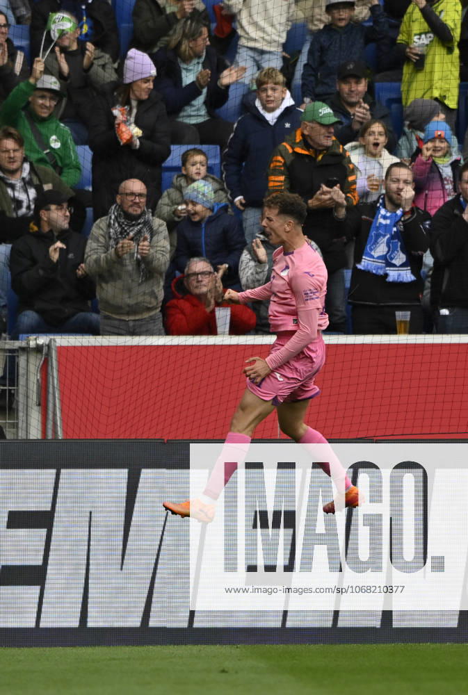 TOR zum 1:0 Fisnik Asllani TSG 1899 Hoffenheim (11) Torjubel Pink viiolett Trikot Sondertrikot Aktion GEMEINSAM GEGEN BRUSTKREBS TSG 1899 Hoffenheim im Hintergrund Bandenwerbung Logo TSG 1899 Hoffenheim vs 1. FC Heidenheim 1846 FCH 25.10.2025 DFL REGULATIONS PROHIBIT ANY USE OF PHOTOGRAPHS AS IMAGE SEQUENCES AND OR QUASI-VIDEO TSG 1899 Hoffenheim vs 1. FC Heidenheim 1846 FCH