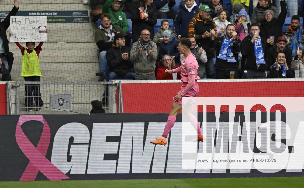 TOR zum 1:0 Fisnik Asllani TSG 1899 Hoffenheim (11) Torjubel Pink viiolett Trikot Sondertrikot Aktion GEMEINSAM GEGEN BRUSTKREBS TSG 1899 Hoffenheim im Hintergrund Bandenwerbung Logo TSG 1899 Hoffenheim vs 1. FC Heidenheim 1846 FCH 25.10.2025 DFL REGULATIONS PROHIBIT ANY USE OF PHOTOGRAPHS AS IMAGE SEQUENCES AND OR QUASI-VIDEO TSG 1899 Hoffenheim vs 1. FC Heidenheim 1846 FCH