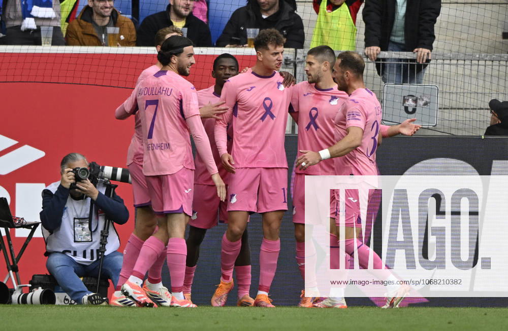 TOR zum 1:0 Fisnik Asllani TSG 1899 Hoffenheim (11) Torjubel Pink viiolett Trikot Sondertrikot Aktion GEMEINSAM GEGEN BRUSTKREBS TSG 1899 Hoffenheim Umut Tohumcu TSG 1899 Hoffenheim (17) Leon Avdullahu TSG 1899 Hoffenheim (07) Vladimir Coufal TSG 1899 Hoffenheim (34) TSG 1899 Hoffenheim vs 1. FC Heidenheim 1846 FCH 25.10.2025 DFL REGULATIONS PROHIBIT ANY USE OF PHOTOGRAPHS AS IMAGE SEQUENCES AND OR QUASI-VIDEO TSG 1899 Hoffenheim vs 1. FC Heidenheim 1846 FCH
