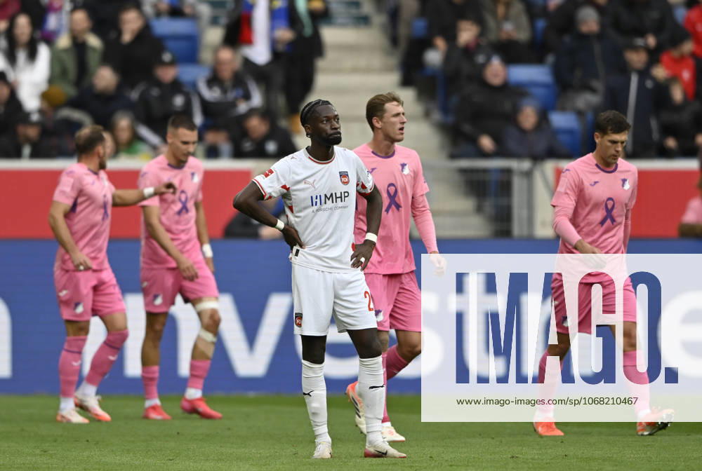 TOR zum 1:0 Fisnik Asllani TSG 1899 Hoffenheim (11) Torjubel Pink viiolett Trikot Sondertrikot Aktion GEMEINSAM GEGEN BRUSTKREBS TSG 1899 Hoffenheim im Hintergrund Bandenwerbung Logo vorne Omar Haktab Traore 1. FC Heidenheim 1846 FCH (23) enttaeuscht TSG 1899 Hoffenheim vs 1. FC Heidenheim 1846 FCH 25.10.2025 DFL REGULATIONS PROHIBIT ANY USE OF PHOTOGRAPHS AS IMAGE SEQUENCES AND OR QUASI-VIDEO TSG 1899 Hoffenheim vs 1. FC Heidenheim 1846 FCH