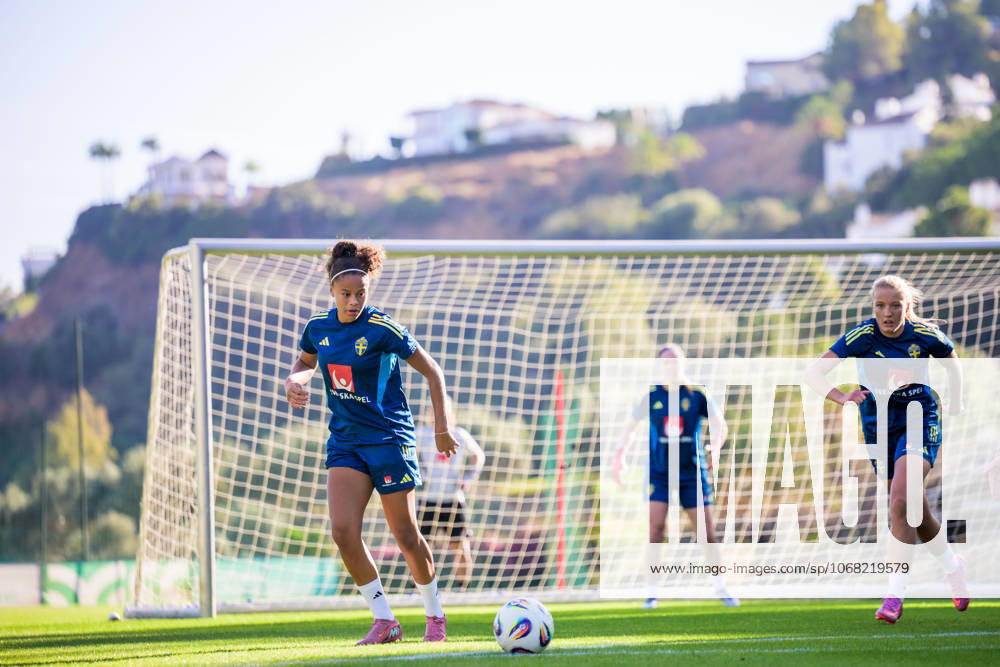 Felicia Schröder of the Swedish women s national football team on October 25, 2025 in Benahavis. Photo: Ludvig Thunman BILDBYRAN kod LT LT0736 fotboll football soccer fotball träning practice training sverige sweden dam bbeng