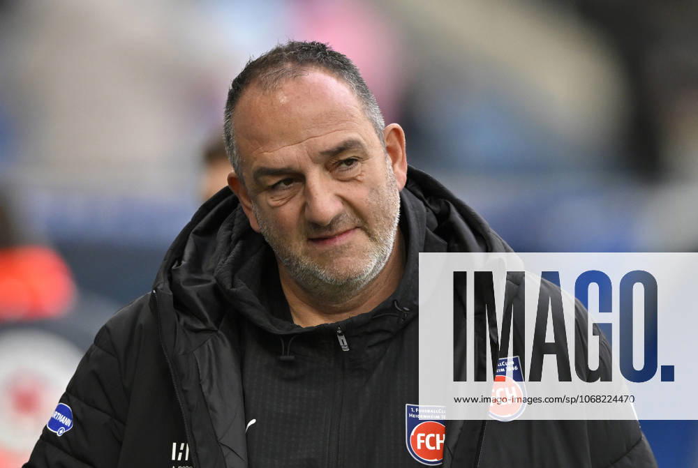 Vor Spielbeginn: Trainer Coach Frank Schmidt 1. FC Heidenheim 1846 FCH Portrait TSG 1899 Hoffenheim vs 1. FC Heidenheim 1846 FCH 25.10.2025 DFL REGULATIONS PROHIBIT ANY USE OF PHOTOGRAPHS AS IMAGE SEQUENCES AND OR QUASI-VIDEO TSG 1899 Hoffenheim vs 1. FC Heidenheim 1846 FCH