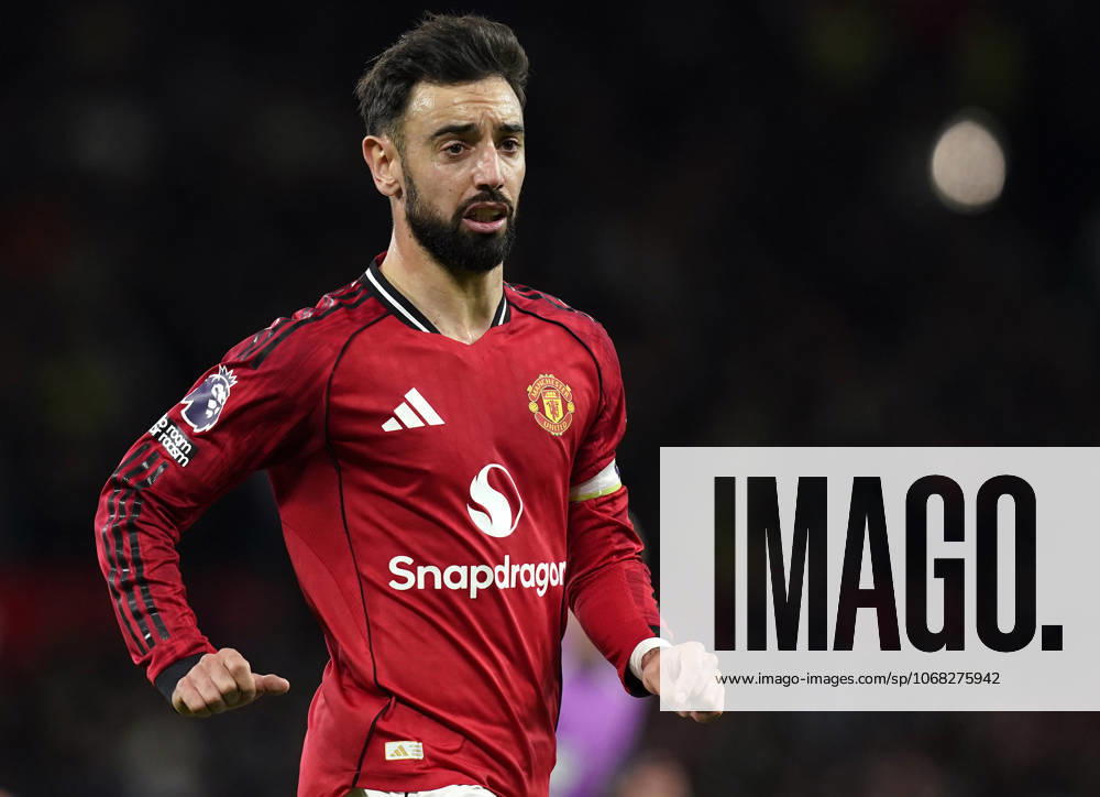 Manchester, England, 25th October 2025. Bruno Fernandes of Manchester United, ManU during the Manchester United vs Brighton and Hove Albion Premier League match at Old Trafford, Manchester. Picture credit should read: Andrew Yates Sportimage . SPI_118_AY_Man_Utd_Brighton SPI-4237-0122
