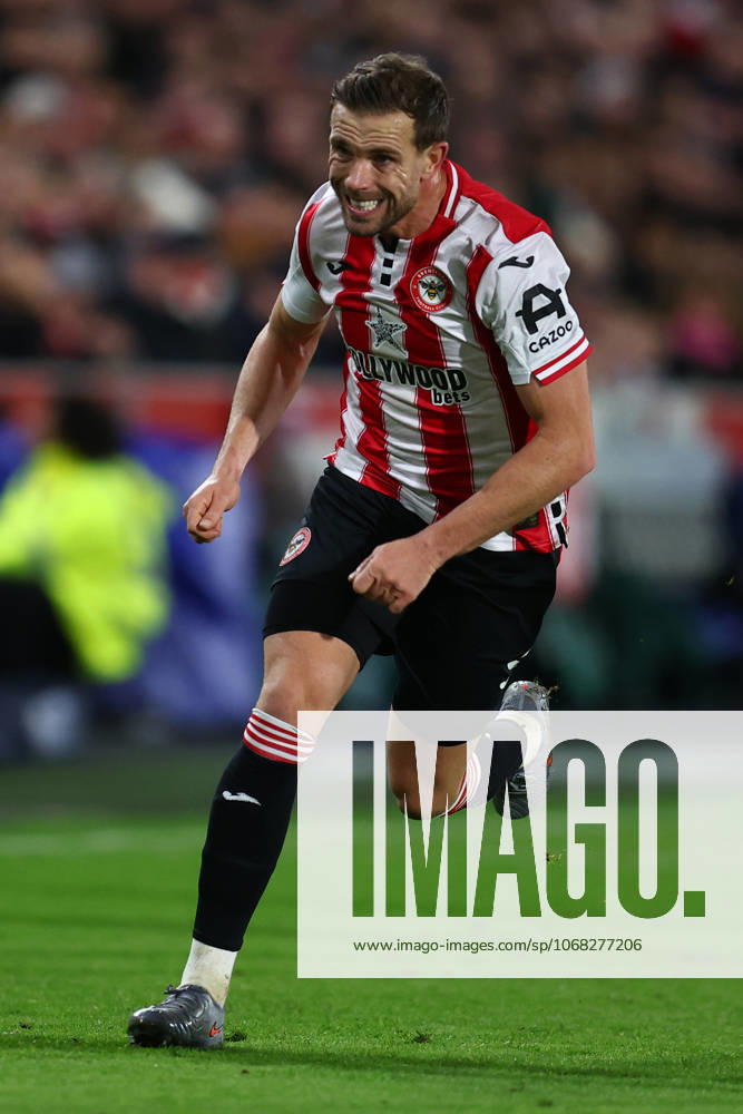 London, England, 25th October 2025. Jordan Henderson of Brentford during the Brentford vs Liverpool Premier League match at Gtech Community Stadium, London. Picture credit should read: Paul Terry Sportimage . SPI_066_PT_Brentford_Liverpool SPI-4238-0067