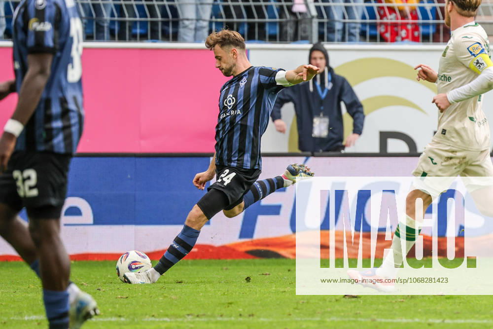 Lukas Klünter (SV Waldhof Mannheim, 24) Fussball: 3. Liga, 12. Spieltag, SV Waldhof Mannheim vs. TSV 1860 München am 25.10.2025 in Mannheim (Carl-Benz-Stadion), Deutschland Mannheim Carl-Benz-Stadion Deutschland