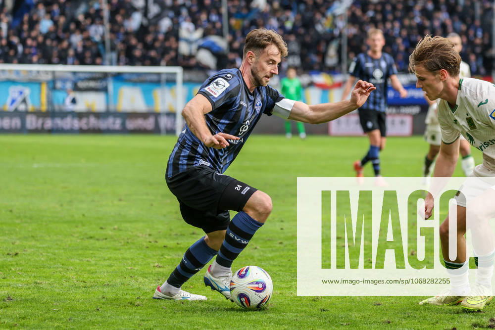 Lukas Klünter (SV Waldhof Mannheim, 24) Fussball: 3. Liga, 12. Spieltag, SV Waldhof Mannheim vs. TSV 1860 München am 25.10.2025 in Mannheim (Carl-Benz-Stadion), Deutschland Mannheim Carl-Benz-Stadion Deutschland