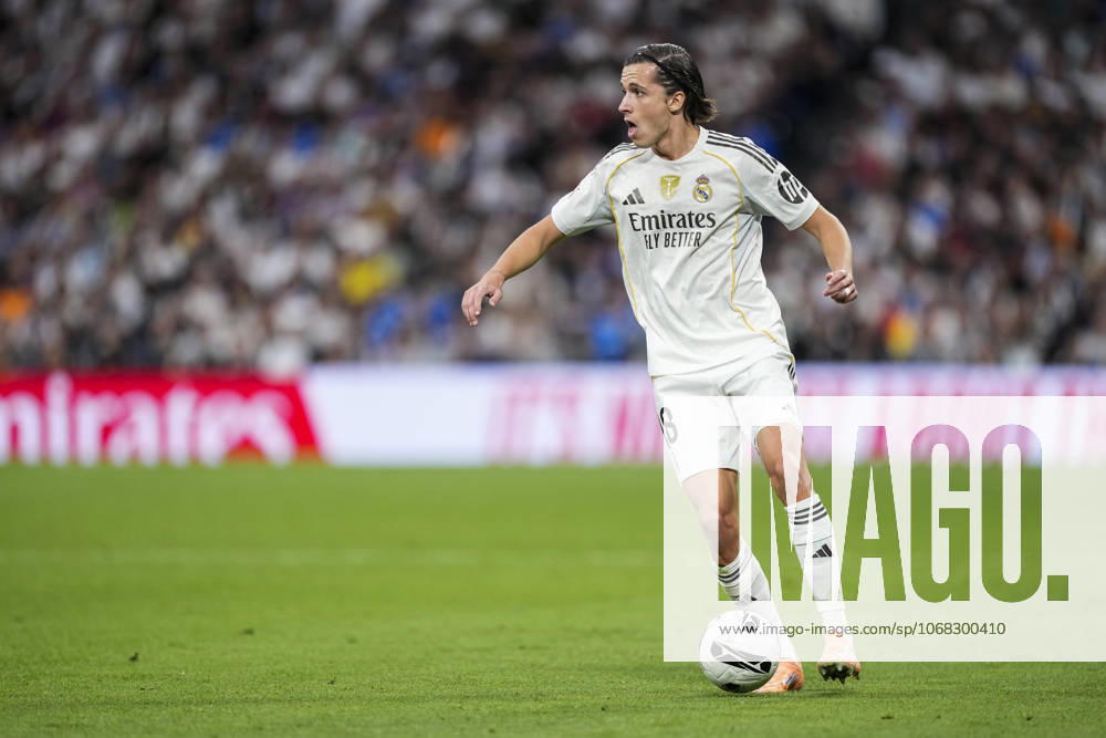 Alvaro Carreras of Real Madrid CF in action during the Spanish League, LaLiga EA Sports, football match played between Real Madrid C.F. and FC Barcelona, Barca at Santiago Bernabeu stadium on October 26, 2025, in Madrid, Spain. Madrid Spain - ZUMAa181 20251026_zaa_a181_115
