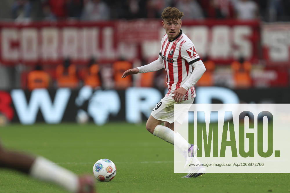 Philipp Treu (SC Freiburg) in Aktion, am Ball, Einzelaktion waehrend des spiels der Bundesliga zwischen Bayer 04 Leverkusen und Club Freiburg, BayArena am 26. October 2025 in Leverkusen, Deutschland. (Foto von Oliver Kaelke DeFodi Images) +++ Philipp Treu (SC Freiburg) controls the ball during the Bundesliga match between Bayer 04 Leverkusen and Sport-Club Freiburg at BayArena on October 26, 2025 in Leverkusen, Germany. (Photo by Oliver Kaelke DeFodi Images) DFL regulations prohibit any use of photographs as image sequences and or quasi-video. (Photo by Oliver Kaelke DeFodi Images) Philipp Treu SC Freiburg in action, on the ball, single action during the Bundesliga match between Bayer 04 Leverkusen and Sport Club Freiburg, BayArena on October 26, 2025 in Leverkusen, Germany Photo by Oliver Kaelke DeFodi Images Philipp Treu SC Freiburg controls the ball during the Bundesliga match between Bayer 04 Leverkusen and Sport Club Freiburg at BayArena on October 26, 2025 in Leverkusen, Germany Photo by Oliver Kaelke DeFodi Images DFL regulations prohibit any use of photographs as image sequences and or quasi video Photo by Oliver Kaelke DeFodi Images
