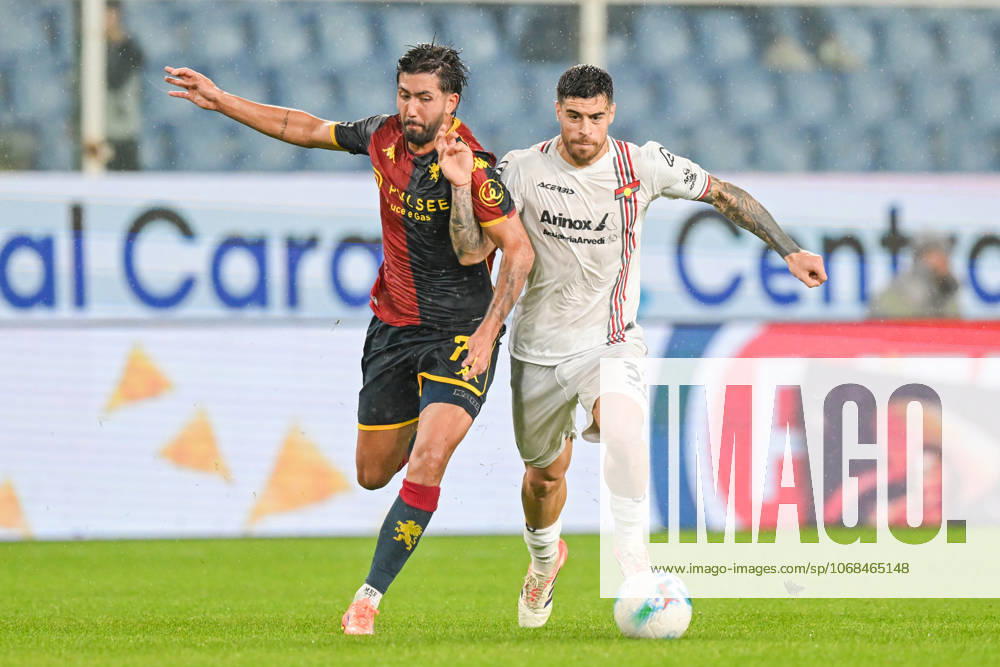 GenoaÕs Mikael Ellertsson fights for the ball during the Serie A soccer match between Genoa and Cremonese at the Luigi Ferraris Stadium in Genoa, Italy - Wednesday 29, October 19, 2025. - Soccer .
