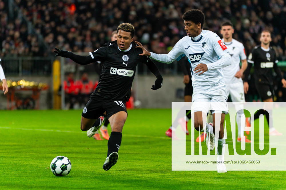 Joel Chima Fujita (FC St. Pauli, 16) im Dribbling gegen Bernardo (TSG 1899 Hoffenheim, 13), GER, FC St. Pauli vs. TSG 1899 Hoffenheim, Fußball, DFB Pokal, 2. Runde, Saison 2025 2026, 28.10.2025 DFL REGULATIONS PROHIBIT ANY USE OF PHOTOGRAPHS AS IMAGE SEQUENCES AND OR QUASI-VIDEO GER, FC St. Pauli vs. TSG 1899 Hoffenheim, Fußball, DFB Pokal, 2. Runde, Saison 2025 2026, 28.10.2025 Hamburg