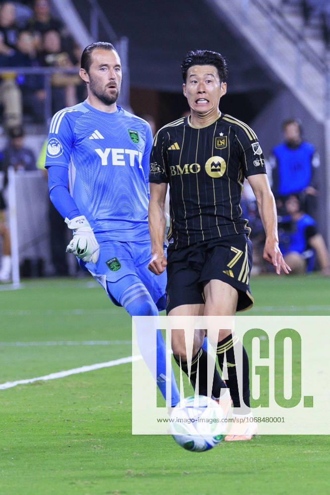 Son Heung-min 7 of the Los Angeles Football Club attempts to steal the ball from goalkeeper, Brad Stuver 1 of the Austin FC during Game1 of the Audi 2025 MLS, Fussball Herren, USA Cup Playoffs game on Wednesday October 29, 2025 at the BMO Stadium in Los Angeles, California. LAFC defeats Austin FC, 2-1. ARIANA RUIZ PI Los Angeles USA - ZUMAp124 20251029_zaa_p124_053