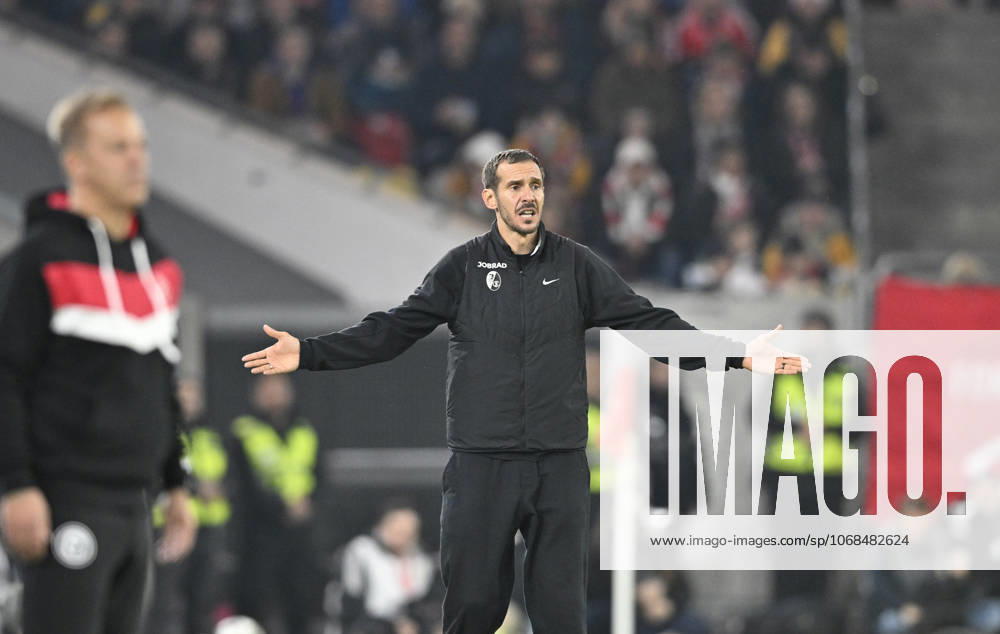 Trainer Julian Schuster (SC Freiburg) Gestik, Fussball, DFB Pokal, 2. Hauptrunde, Fortuna Duesseldorf - SC Freiburg 1:3, am 29.10.2025 in Duesseldorf Deutschland. DFB regulations prohibit any use of photographs as image sequences and or quasi-video Â