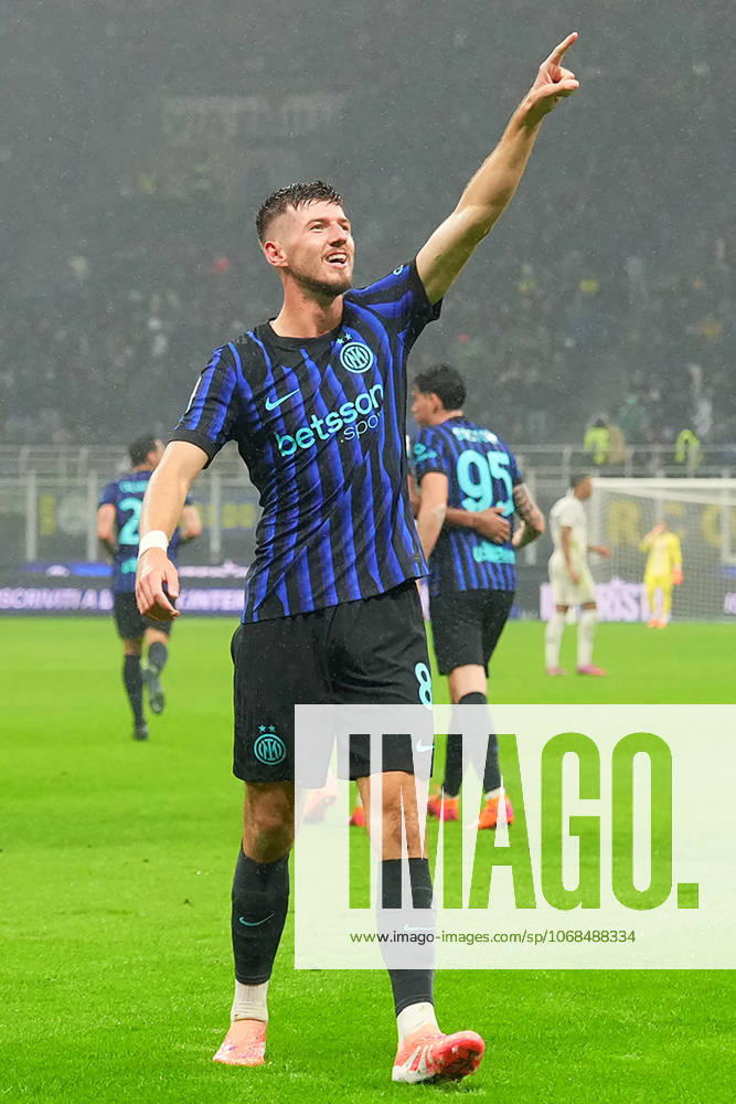 Inter MilanÕs Petar Sucic celebrates after scoring 2-0 during the Serie A soccer match between Inter and Fiorentina at the San Siro Stadium in Milan , north Italy - Wednesday , October 29 , 2025. - Soccer .