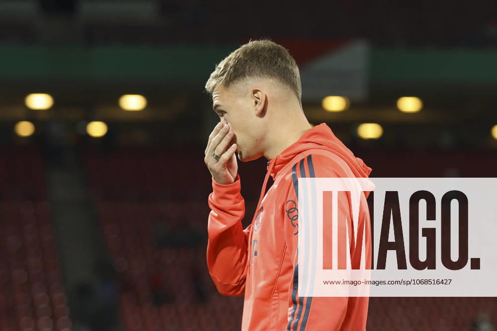 Joshua Kimmich (FC Bayern München) gestikuliert, Gestik waehrend des DFB-Pokal Spiels 1.FC Köln v FC Bayern München, RheinEnergieStadion am 29. October 2025 in Köln, Deutschland. (Foto von Oliver Kaelke DeFodi Images) +++ Joshua Kimmich (FC Bayern München) gestures during the DFB-Pokal match between 1.FC Köln v FC Bayern München at RheinEnergieStadion on October 29, 2025 in Cologne, Germany. (Photo by Oliver Kaelke DeFodi Images) (Photo by Oliver Kaelke DeFodi Images) Joshua Kimmich FC Bayern Munich gestures during the DFB Pokal match between 1 FC Köln v FC Bayern München at RheinEnergieStadion on October 29, 2025 in Cologne, Germany Photo by Oliver Kaelke DeFodi Images Joshua Kimmich FC Bayern München gestures during the DFB Pokal match between 1 FC Köln v FC Bayern München at RheinEnergieStadion on October 29, 2025 in Cologne, Germany Photo by Oliver Kaelke DeFodi Images Photo by Oliver Kaelke DeFodi Images