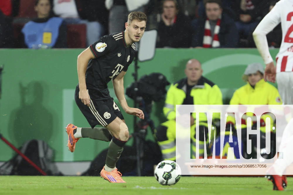 Josip Stanisic (FC Bayern München) in Aktion, am Ball, Einzelaktion waehrend des DFB-Pokal Spiels 1.FC Köln v FC Bayern München, RheinEnergieStadion am 29. October 2025 in Köln, Deutschland. (Foto von Oliver Kaelke DeFodi Images) +++ Josip Stanisic (FC Bayern München) controls the ball during the DFB-Pokal match between 1.FC Köln v FC Bayern München at RheinEnergieStadion on October 29, 2025 in Cologne, Germany. (Photo by Oliver Kaelke DeFodi Images) (Photo by Oliver Kaelke DeFodi Images) Josip Stanisic FC Bayern Munich in action, on the ball, single action during the DFB Pokal match 1 FC Köln v FC Bayern München, RheinEnergieStadion on October 29, 2025 in Cologne, Germany Photo by Oliver Kaelke DeFodi Images Josip Stanisic FC Bayern München controls the ball during the DFB Pokal match between 1 FC Köln v FC Bayern München at RheinEnergieStadion on October 29, 2025 in Cologne, Germany Photo by Oliver Kaelke DeFodi Images Photo by Oliver Kaelke DeFodi Images